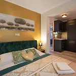 Апартаменты Wellness D'or - Exclusive New With Whirlpool, Sauna, Sunny Terrace, Private Parking Пореч