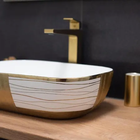 Wellness D'or - Exclusive New With Whirlpool, Sauna, Sunny Terrace, Private Parking شقة