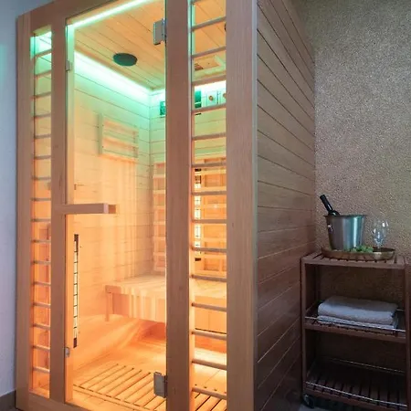 Wellness D'or - Exclusive New With Whirlpool, Sauna, Sunny Terrace, Private Parking شقة